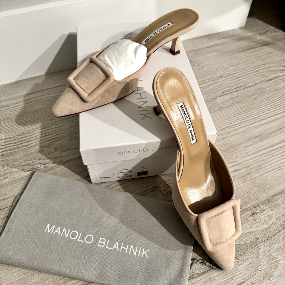 NWT Manolo Blahnik Kitten Heel Mules